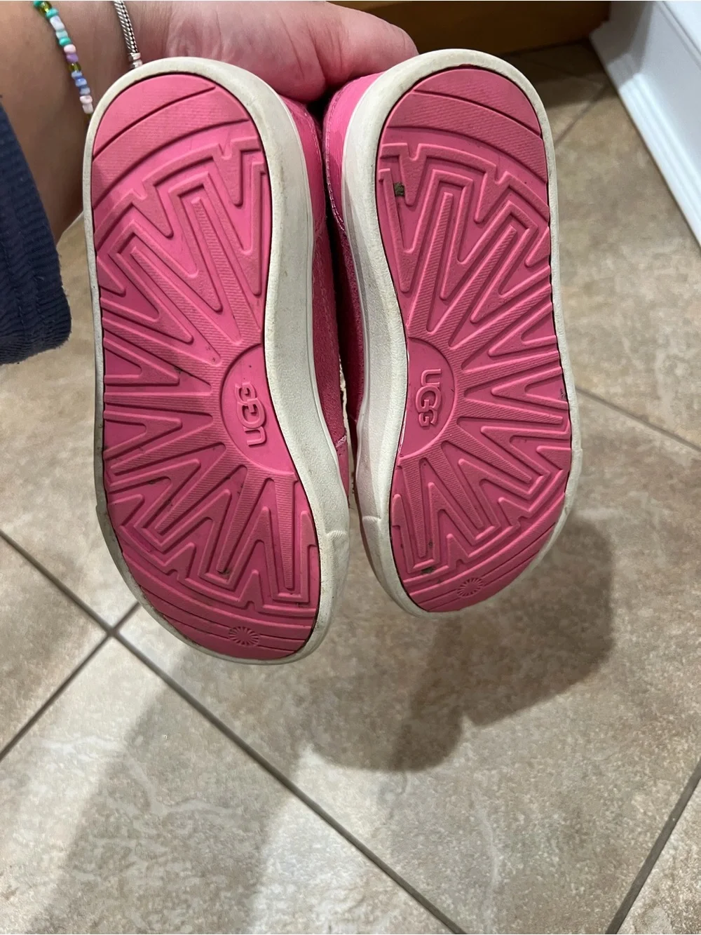 UGG easy off